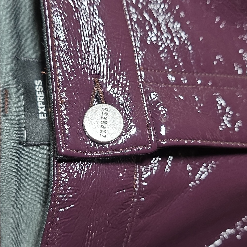 Express Modern Straight Super High Rise Burgandy Patent Jeans, Size 10 - Picture 10 of 15